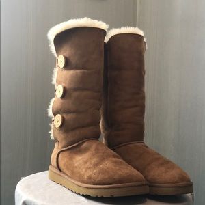 UGG- Size 10- Tall Chestnut